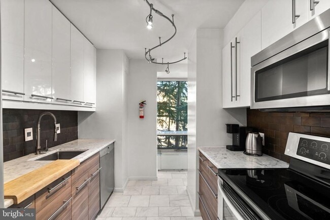 Building Photo - 1435 4th St SW