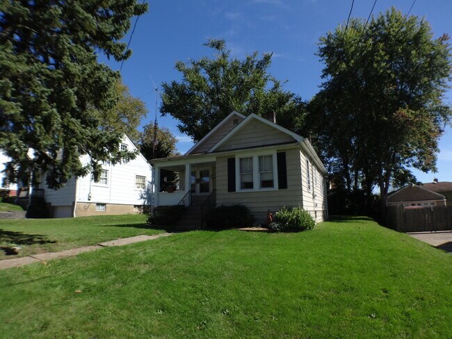 Building Photo - Two Bedroom Home on Marland Heights