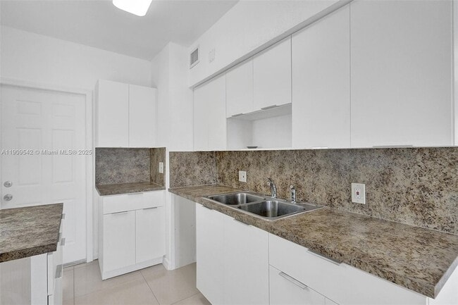 Building Photo - 1199 Marseille Dr