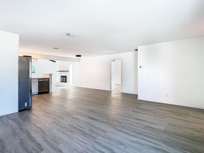 Building Photo - Stunning Rental Pool House in South St. Pe...