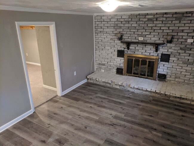 Building Photo - *****Huge 4 bedroom, 3 full bath home FOR ...