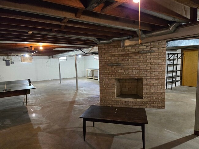 Building Photo - 448 Hubbard Ave