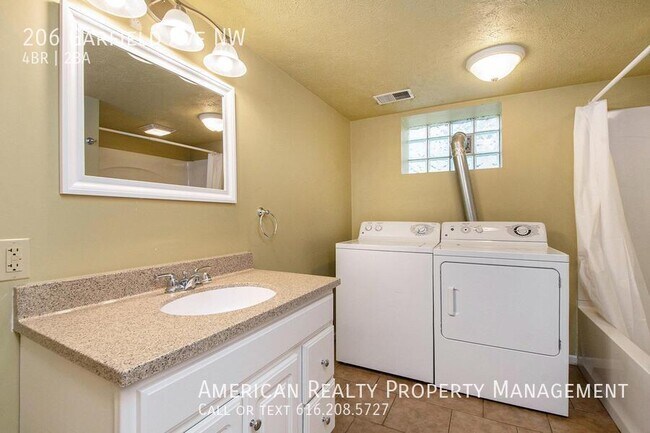 Building Photo - 206 Garfield Ave NW