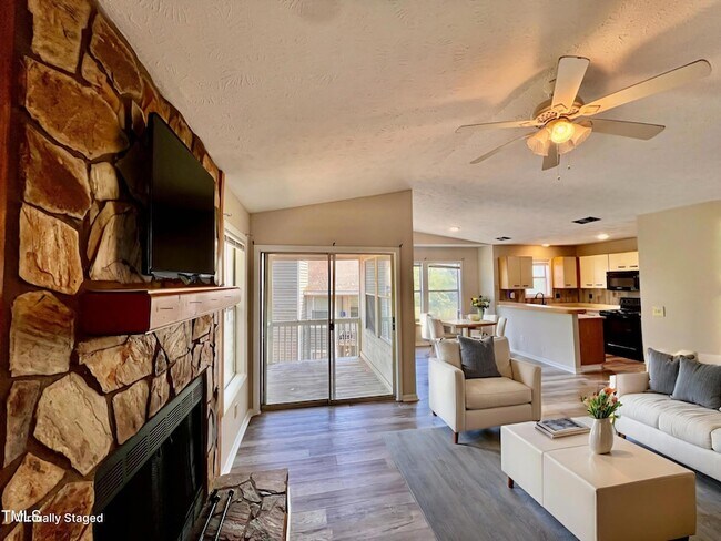 Building Photo - 1006 Wood Creek Dr