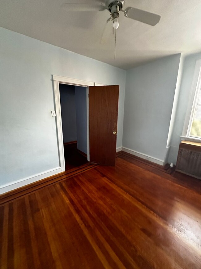 Building Photo - Welcome Home! Well-kept West Passyunk 3 Be...