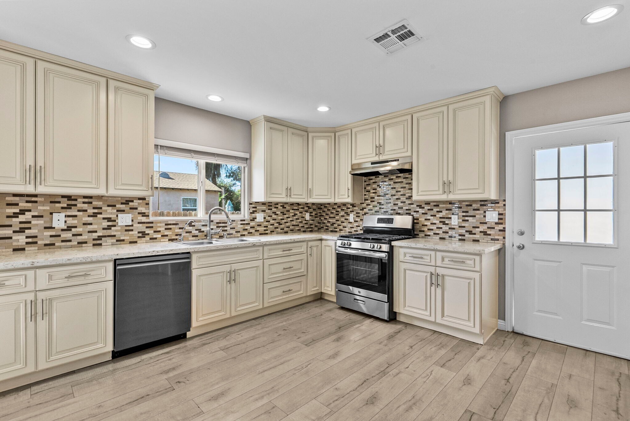 Building Photo - 6717 Cedros Ave