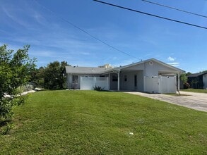 Building Photo - 2Br/1Ba With Golden Beach Access