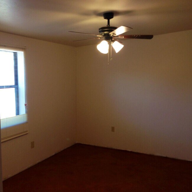 Building Photo - 1920 E Copper St