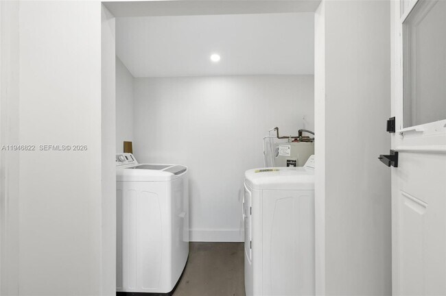 Building Photo - 1201 N 16th Ave