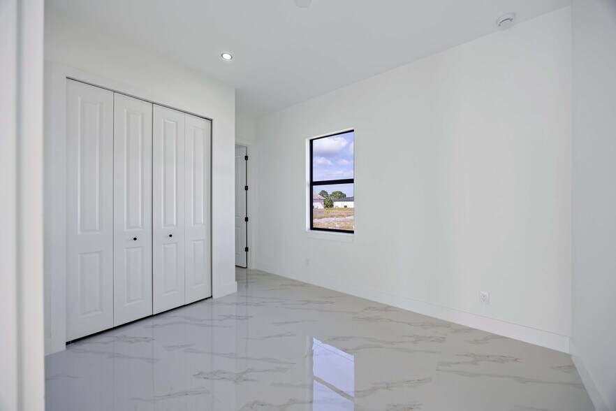 Building Photo - 1053 Marine Ave S