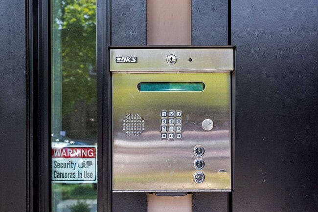 Building Photo - Available Now! Recent build! Professionally Managed// 2 bedroom 2 bathroom Luxury Condo// Petworth!