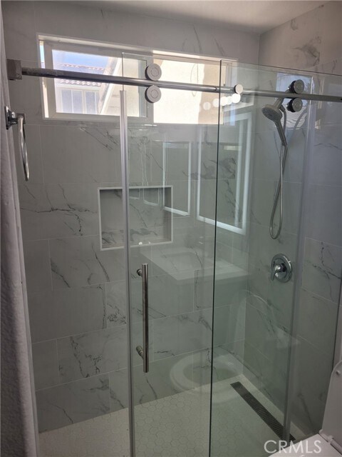 Building Photo - 18885 Oakview Way