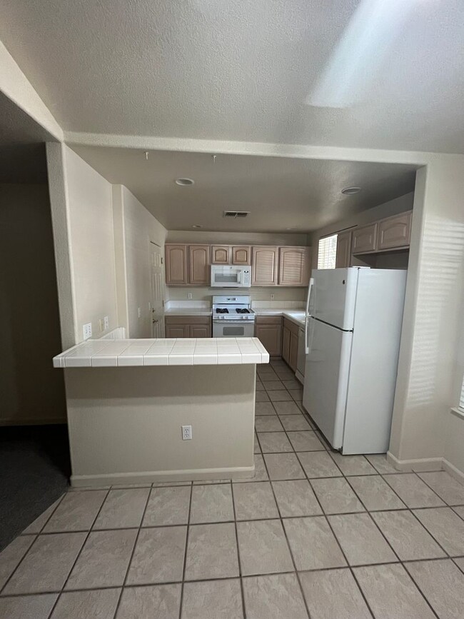 Building Photo - 3 Bedroom, 2 Bathroom Home in Sequoia Vill...