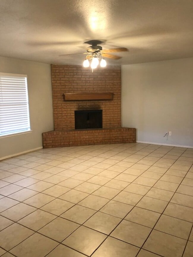 Building Photo - 5222 Clearwater Ct