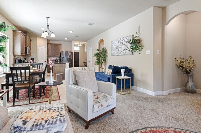 Building Photo - 640 Teakwood Dr