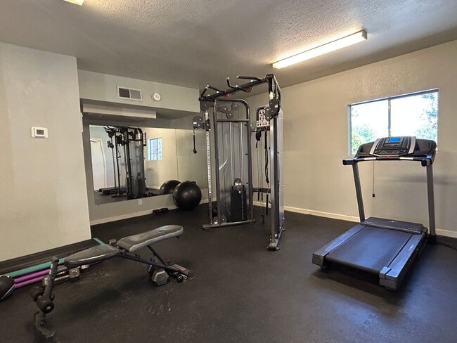 Building Photo - 2 Bed | 2 Bath Condo in Gated Phoenix Community