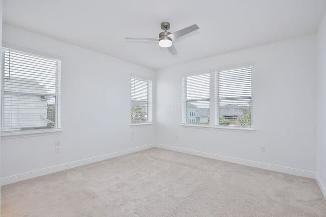 Building Photo - Charming 3/2.5 Courtyard Home with Loft & ...