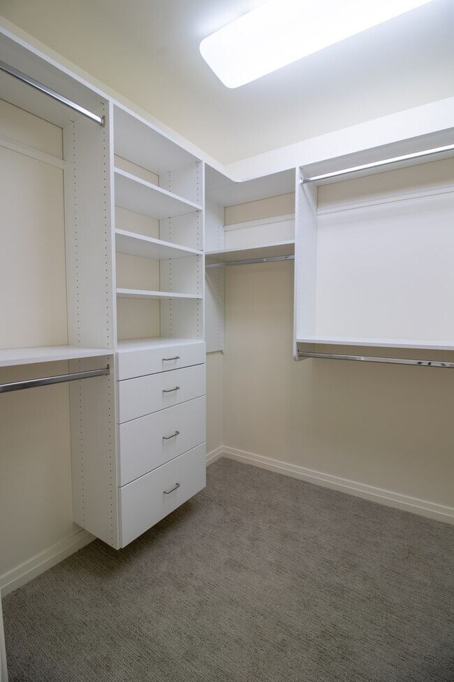 Building Photo - 1bd/1.5ba Bellevue Condo