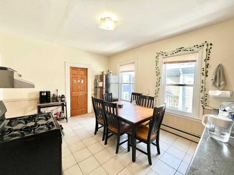 Building Photo - 103 Calumet St