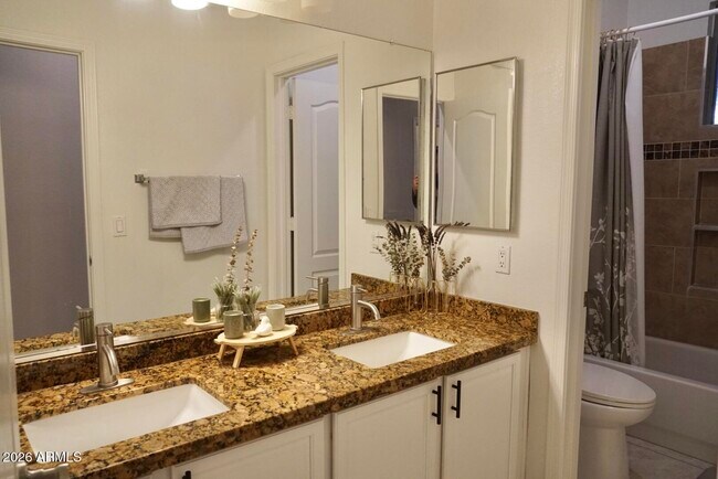 Building Photo - 571 W Locust Dr.