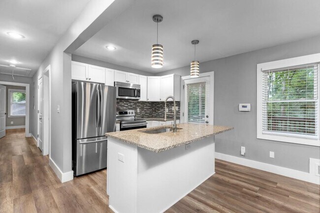 Building Photo - 1699 Flintwood Dr SE