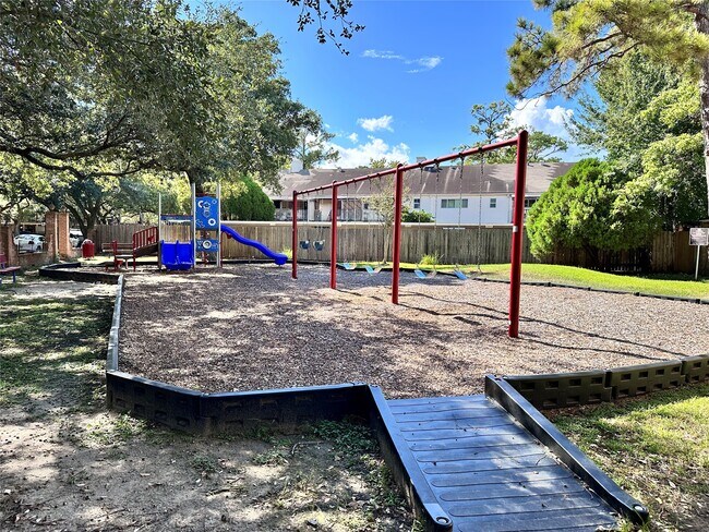 Building Photo - 13228 Trail Hollow Dr