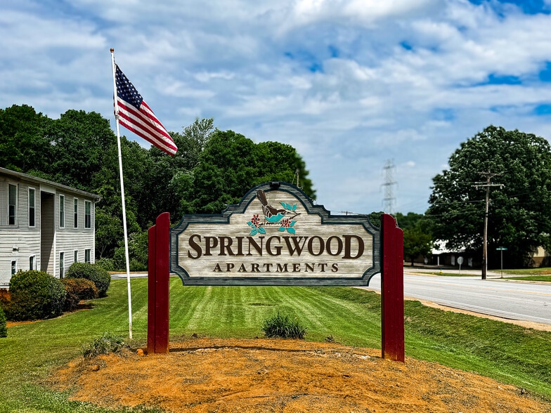 Building Photo - Springwood Apartments
