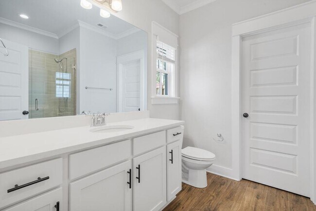 Building Photo - 2 bedroom with bonus space in Cahaba Heights!