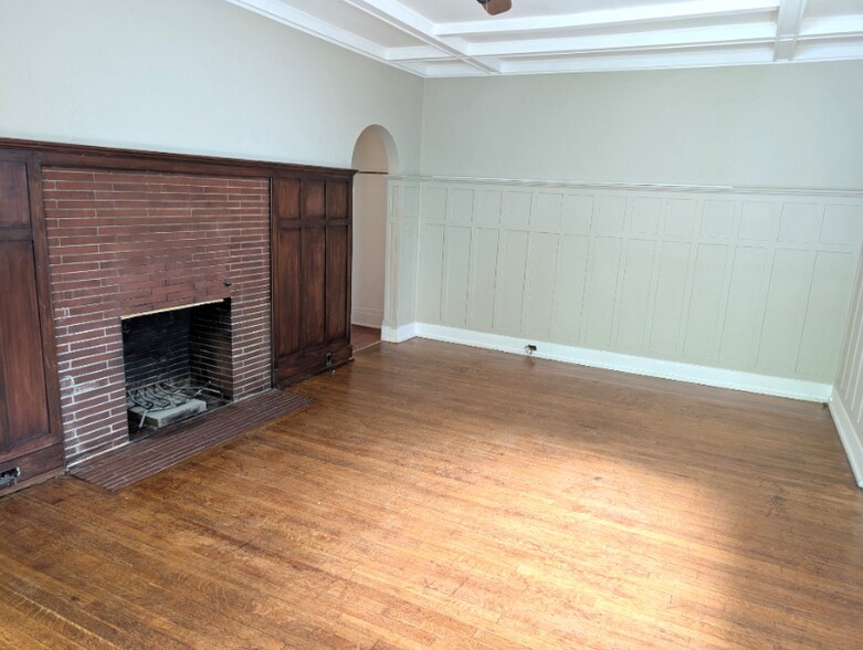 Building Photo - 69 Parkside Ave