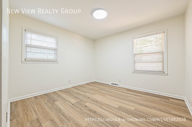 Building Photo - 5121 Farm Pond Ln