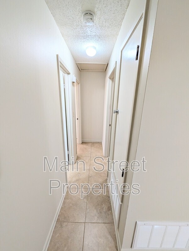 Building Photo - 23 Redwood Cir