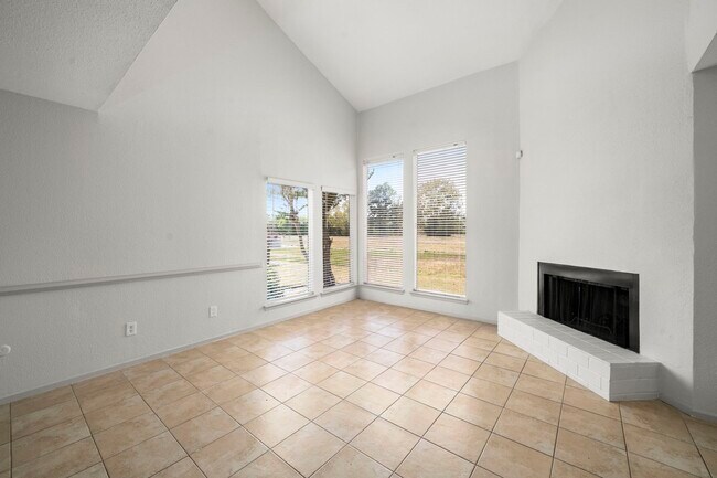 Building Photo - 7847 Green Lawn Dr
