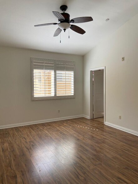 Building Photo - 14535 Margate St