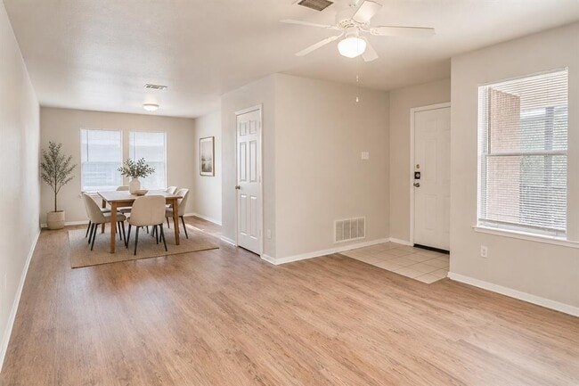 Building Photo - 2214 Katy Ln