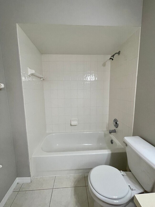 Building Photo - CUTE HOME IN SOUTHEAST ORLANDO