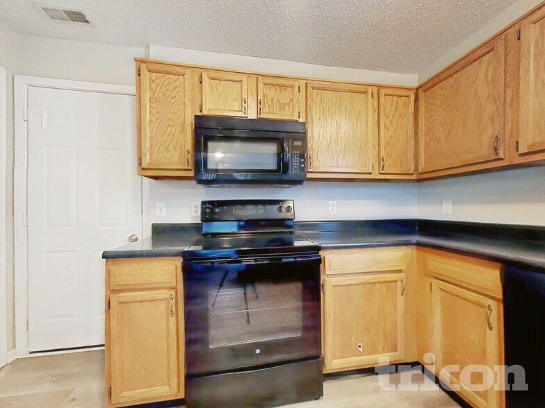 Building Photo - 1710 Ashley Dr