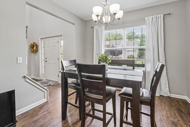 Building Photo - Luxurious 4-Bedroom Furnished Home in West...