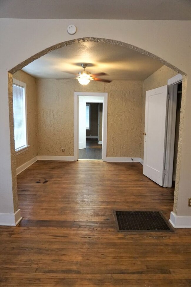 Building Photo - 1 Bed 1 Bath in the Gast Height in NE OKC