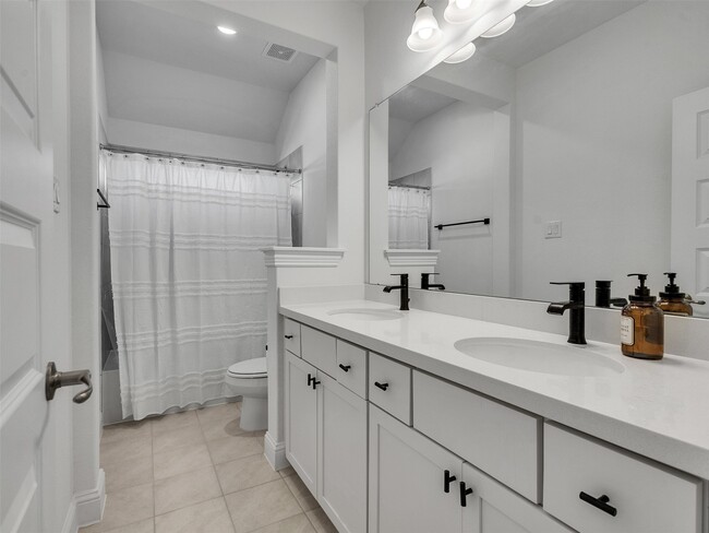 Building Photo - 913 Goose Creek St