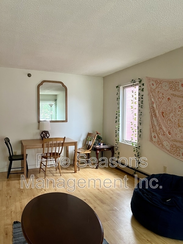 Building Photo - 115 N Winooski Ave