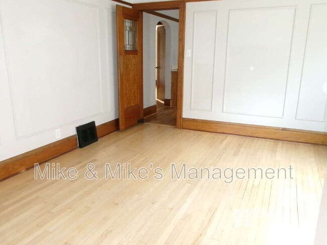 Building Photo - 2124 N 60th St