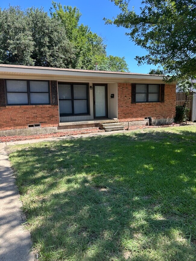 Building Photo - Great Rental in Farmers Branch, TX 75234