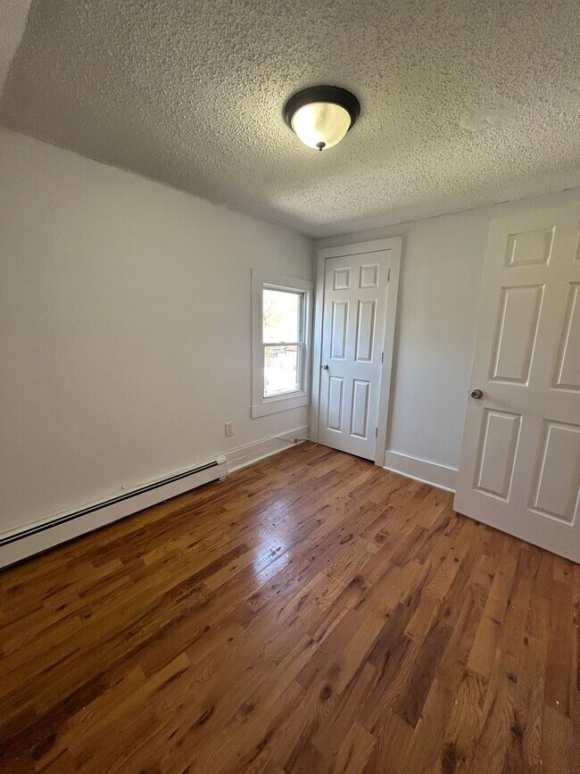 Building Photo - Lovely 4 Bedroom Single Family House in Neptune!