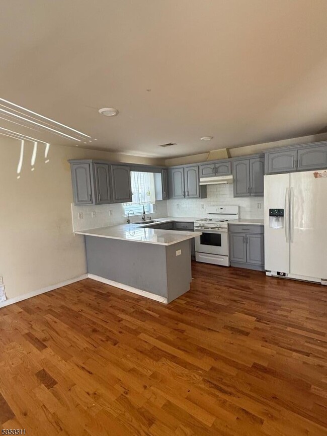 Building Photo - 221 Weequahic Ave