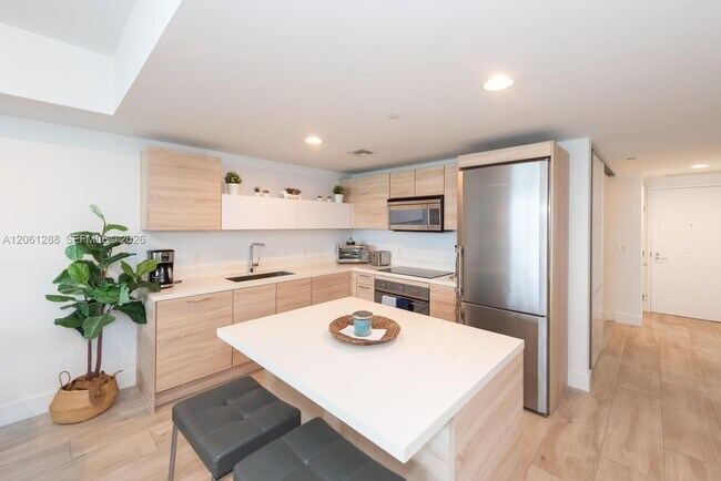 Building Photo - 16385 Biscayne Blvd