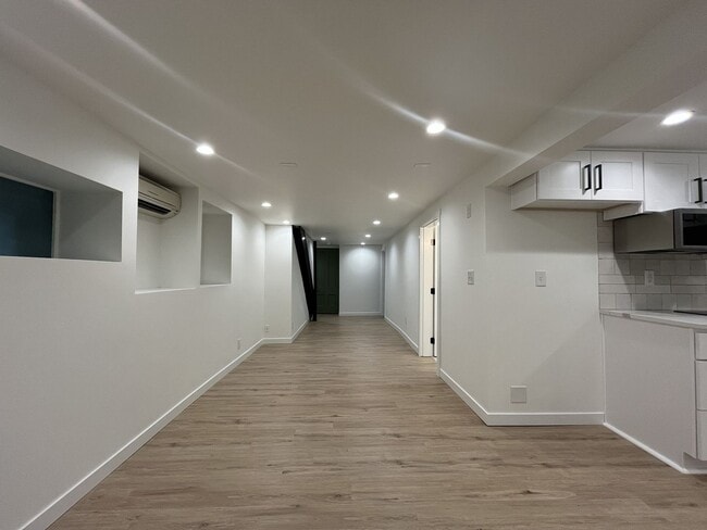 Building Photo - Large NW Portland Home Near Shops & Restaurants with Finished Basement & Bay Windows