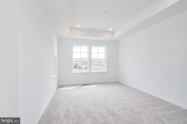 Building Photo - 301 Hillsdale Pl