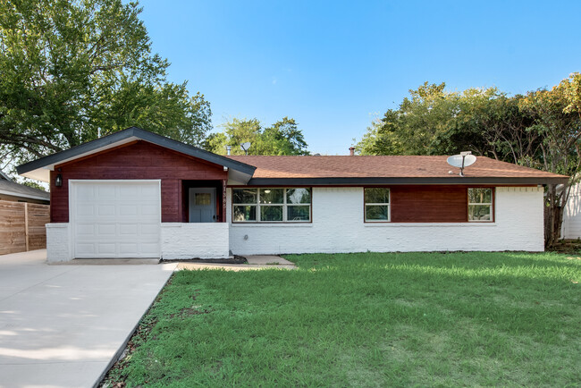 Building Photo - 11385 Earlywood Dr