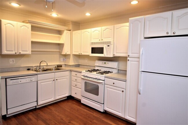 Building Photo - 1819 Jackson St