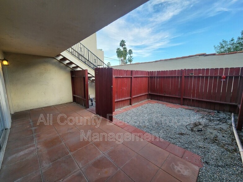 Building Photo - 550 El Cielo Rd